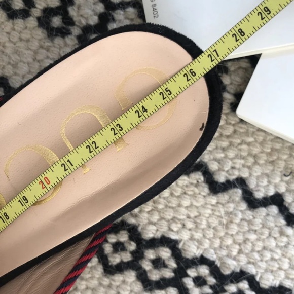 EUC GUCCI VELVET EMBROIDERED SLIDES🎉 - Picture 5 of 6